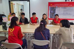 浓浓关爱暖人心，乐玩体育在线（中国）集团党支部慰问困难单亲家庭